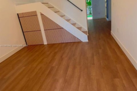 Touwnhouse à vendre à Sunrise, Floride: 2 chambres, 164.81 m2 № 2006066 - photo 2