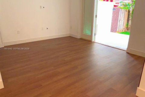 Touwnhouse à vendre à Sunrise, Floride: 2 chambres, 164.81 m2 № 2006066 - photo 4