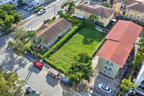 Terreno en venta en Miami, Florida № 1979323 - foto 6
