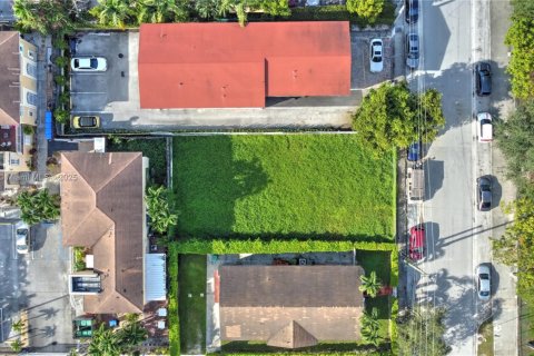 Terreno en venta en Miami, Florida № 1979323 - foto 4