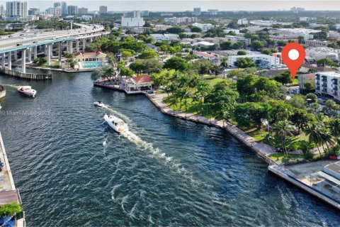 Terreno en venta en Miami, Florida № 1979323 - foto 5