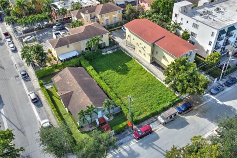 Terreno en venta en Miami, Florida № 1979323 - foto 2