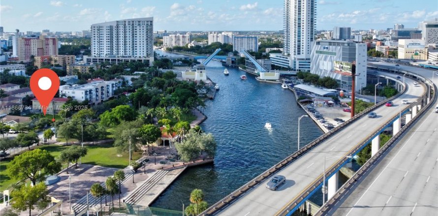 Terreno en Miami, Florida № 1979323