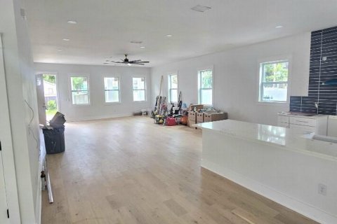 House in Saint Petersburg, Florida 4 bedrooms, 259.48 sq.m. № 1597475 - photo 6