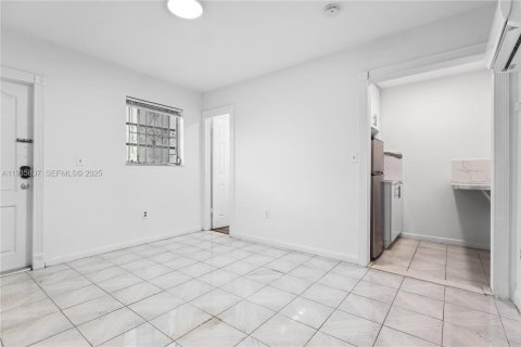 Casa en alquiler en Miami, Florida, 1 dormitorio, 119.66 m2 № 1993919 - foto 4