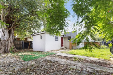 Casa en alquiler en Miami, Florida, 1 dormitorio, 119.66 m2 № 1993919 - foto 1