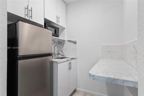 Casa en alquiler en Miami, Florida, 1 dormitorio, 119.66 m2 № 1993919 - foto 5