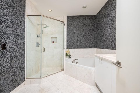 Condo in Miami, Florida, 3 bedrooms  № 1867529 - photo 22