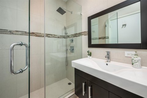Condo in Miami, Florida, 3 bedrooms  № 1867529 - photo 26