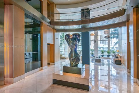 Condo in Miami, Florida, 3 bedrooms  № 1867529 - photo 29