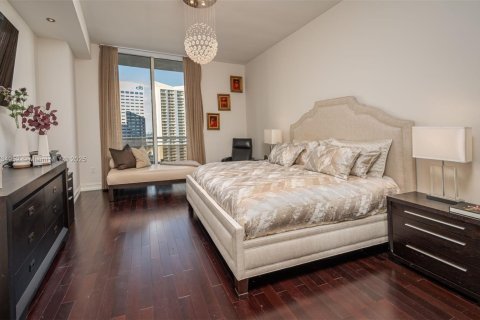 Condo in Miami, Florida, 3 bedrooms  № 1867529 - photo 19