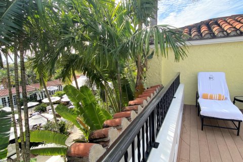Condo in Palm Beach, Florida, 1 bedroom № 2246707 - photo 30