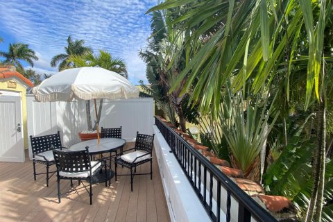 Condo in Palm Beach, Florida, 1 bedroom № 2246707 - photo 28