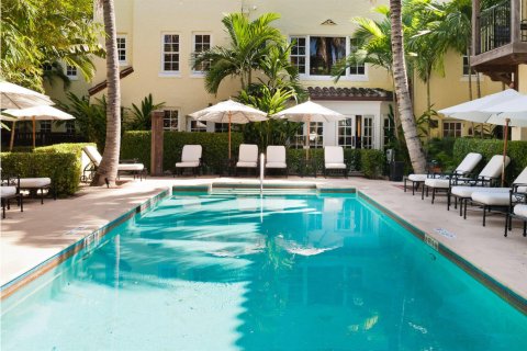 Condo in Palm Beach, Florida, 1 bedroom № 2246707 - photo 13