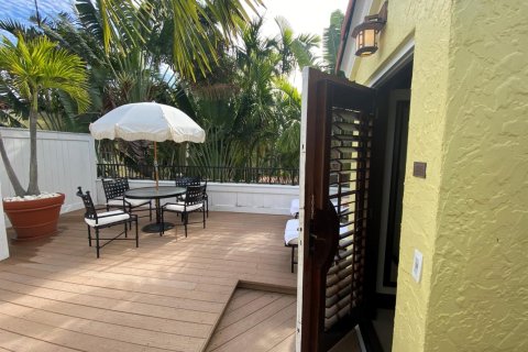 Condo in Palm Beach, Florida, 1 bedroom № 2246707 - photo 26