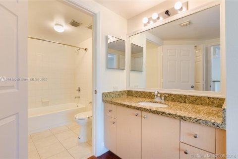 Condo in Miramar, Florida, 3 bedrooms  № 1971347 - photo 10