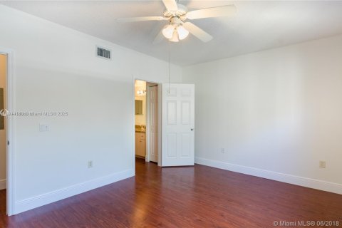 Condo in Miramar, Florida, 3 bedrooms  № 1971347 - photo 8