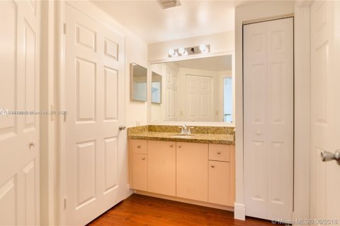Condo in Miramar, Florida, 3 bedrooms  № 1971347 - photo 9