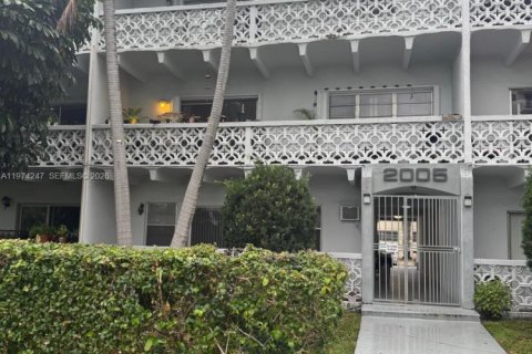 Condo in North Miami, Florida, 1 bedroom  № 2040444