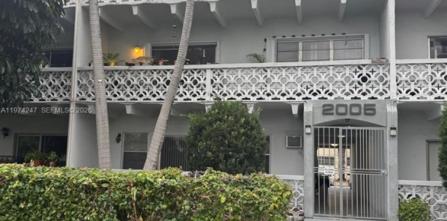 Condo in North Miami, Florida, 1 bedroom  № 2040444
