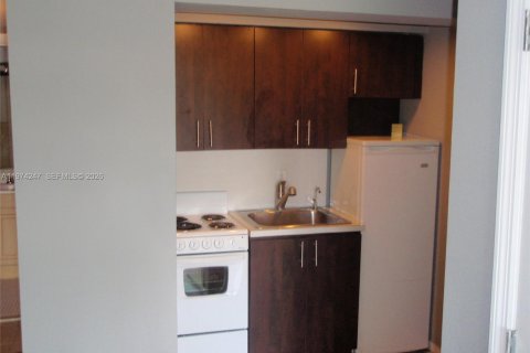 Condo in North Miami, Florida, 1 bedroom  № 2040444 - photo 8