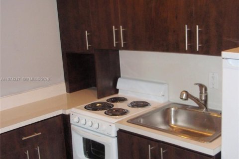 Condo in North Miami, Florida, 1 bedroom  № 2040444 - photo 7