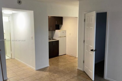 Condo in North Miami, Florida, 1 bedroom  № 2040444 - photo 5