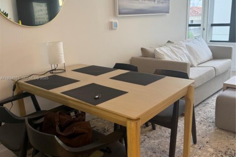 Condo in Miami, Florida, 2 bedrooms  № 1993598 - photo 5