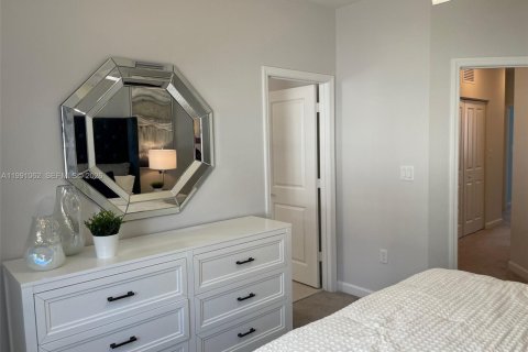 Touwnhouse à vendre à Miami, Floride: 3 chambres, 157.66 m2 № 2057376 - photo 10