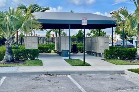 Touwnhouse à vendre à Miami, Floride: 3 chambres, 157.66 m2 № 2057376 - photo 13