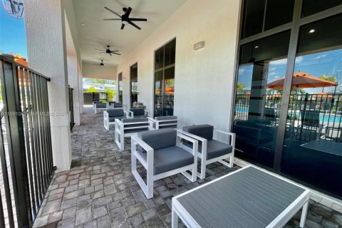 Touwnhouse à vendre à Miami, Floride: 3 chambres, 157.66 m2 № 2057376 - photo 30