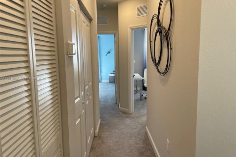 Touwnhouse à vendre à Miami, Floride: 3 chambres, 157.66 m2 № 2057376 - photo 9