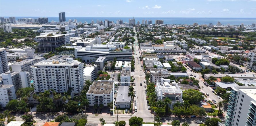 Кондоминиум с 3 спальнями в Майами-Бич, Флорида № 1966872