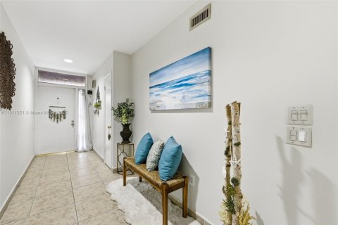 Condominio en venta en Miami Lakes, Florida, 3 dormitorios, 118.45 m2 № 1968226 - foto 6