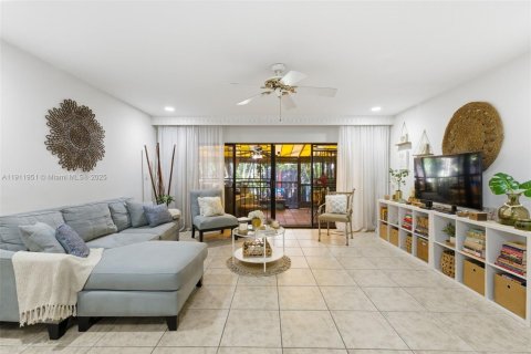 Condominio en venta en Miami Lakes, Florida, 3 dormitorios, 118.45 m2 № 1968226 - foto 9