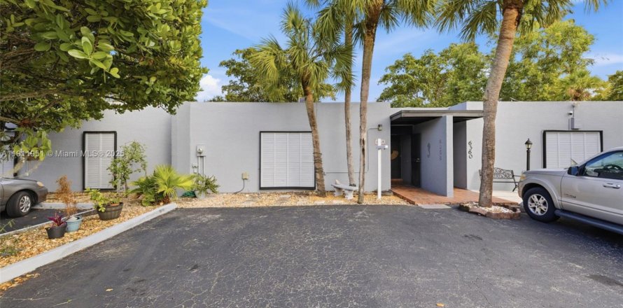 Condominio en Miami Lakes, Florida, 3 dormitorios  № 1968226