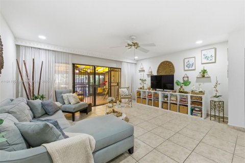 Condominio en venta en Miami Lakes, Florida, 3 dormitorios, 118.45 m2 № 1968226 - foto 8