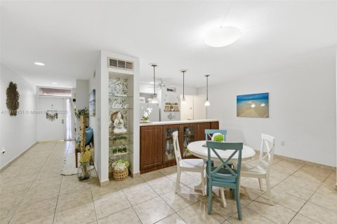 Condominio en venta en Miami Lakes, Florida, 3 dormitorios, 118.45 m2 № 1968226 - foto 13