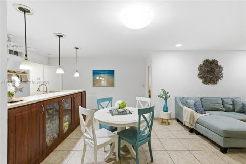 Condominio en venta en Miami Lakes, Florida, 3 dormitorios, 118.45 m2 № 1968226 - foto 12