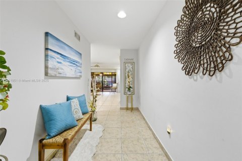 Condominio en venta en Miami Lakes, Florida, 3 dormitorios, 118.45 m2 № 1968226 - foto 5