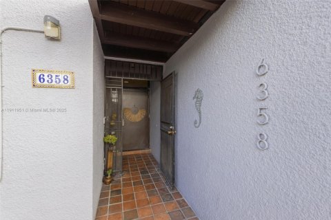 Condominio en venta en Miami Lakes, Florida, 3 dormitorios, 118.45 m2 № 1968226 - foto 4