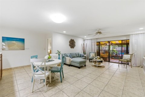 Condominio en venta en Miami Lakes, Florida, 3 dormitorios, 118.45 m2 № 1968226 - foto 7