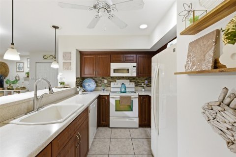 Condominio en venta en Miami Lakes, Florida, 3 dormitorios, 118.45 m2 № 1968226 - foto 16