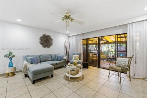 Condominio en venta en Miami Lakes, Florida, 3 dormitorios, 118.45 m2 № 1968226 - foto 10