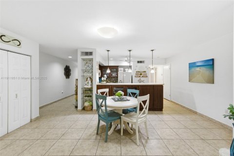 Condominio en venta en Miami Lakes, Florida, 3 dormitorios, 118.45 m2 № 1968226 - foto 14
