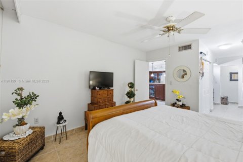 Condominio en venta en Miami Lakes, Florida, 3 dormitorios, 118.45 m2 № 1968226 - foto 25