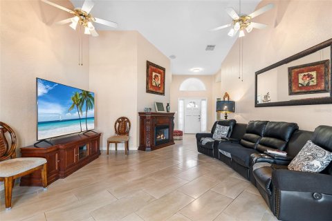 Villa ou maison à vendre à Haines City, Floride: 2 chambres, 173.54 m2 № 1875998 - photo 2