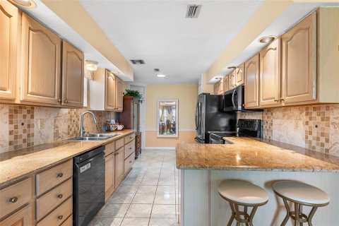 Villa ou maison à vendre à Haines City, Floride: 2 chambres, 173.54 m2 № 1875998 - photo 4