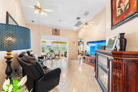 Villa ou maison à vendre à Haines City, Floride: 2 chambres, 173.54 m2 № 1875998 - photo 11