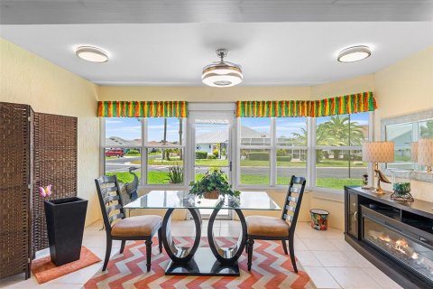Villa ou maison à vendre à Haines City, Floride: 2 chambres, 173.54 m2 № 1875998 - photo 3